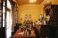 Ban thờ truyền thống trong ngôi nhà người Việt ở Đồng Bằng Bắc Bộ